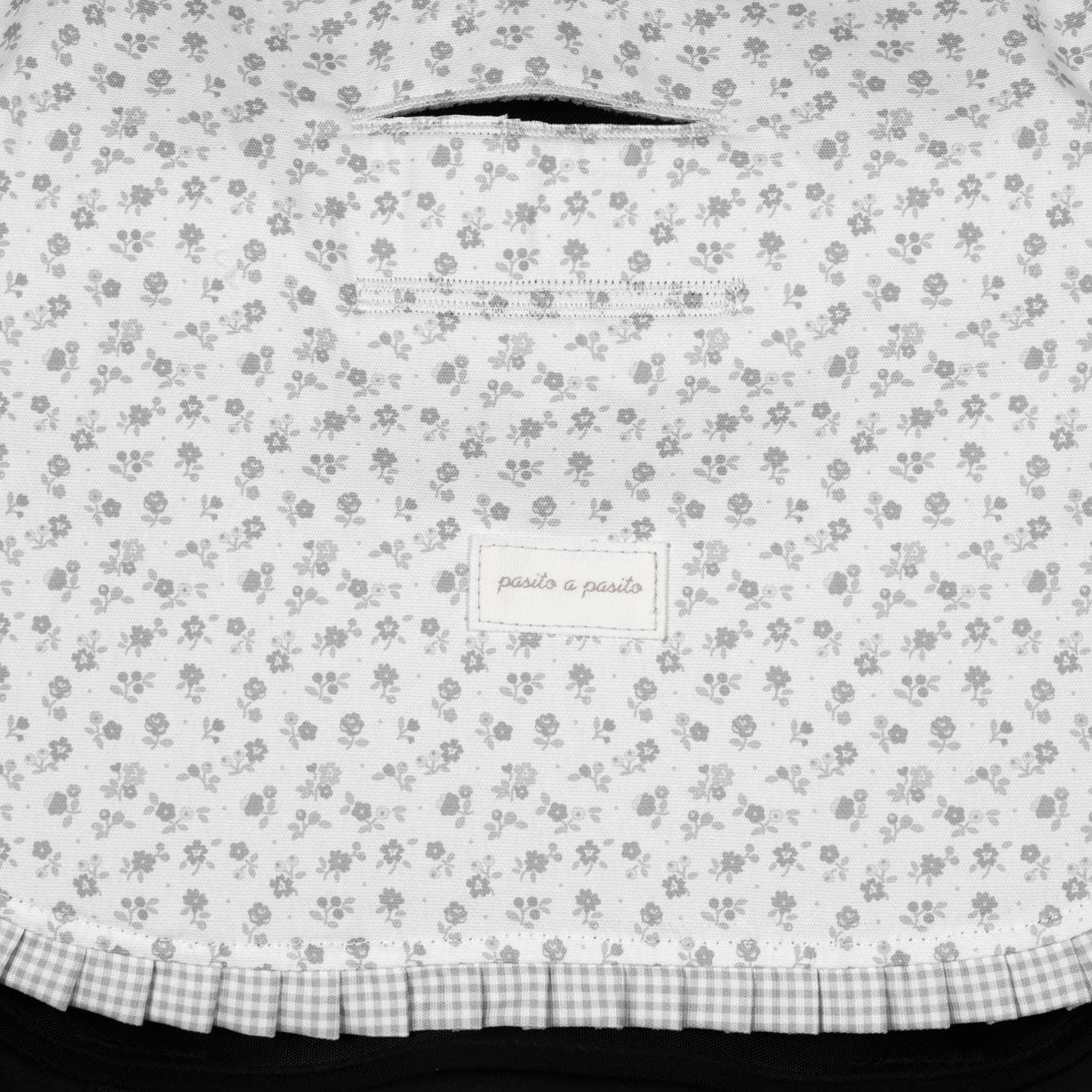 Colchoneta Little Bloom Flor Gris - Imagen 4